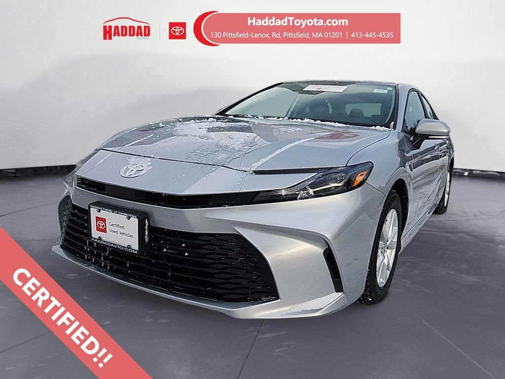 2025 Toyota Camry LE's photo