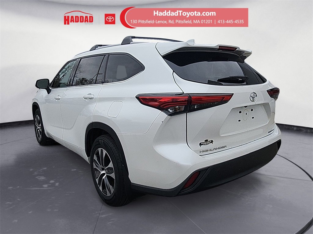 2022 Toyota Highlander XLE photo 3