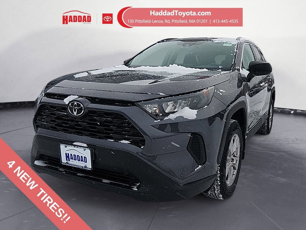 2021 Toyota RAV4 LE's photo