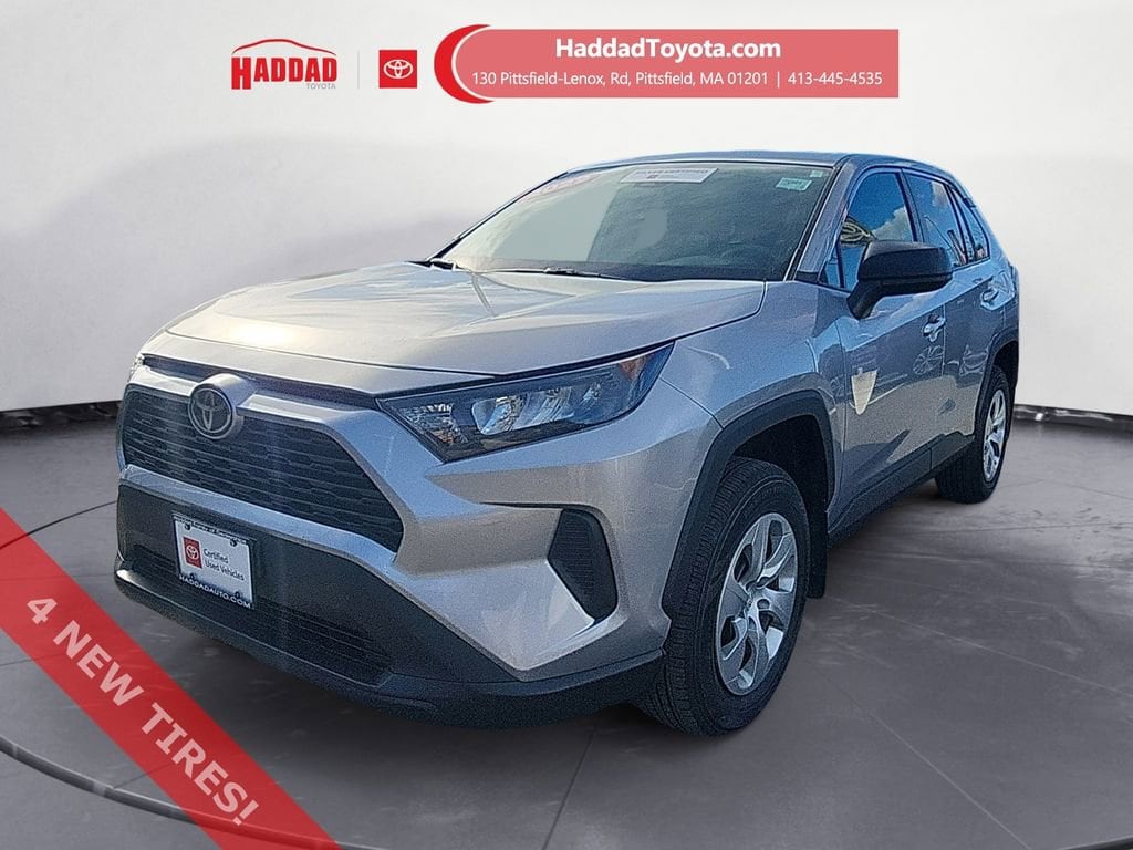2022 Toyota RAV4 LE's photo
