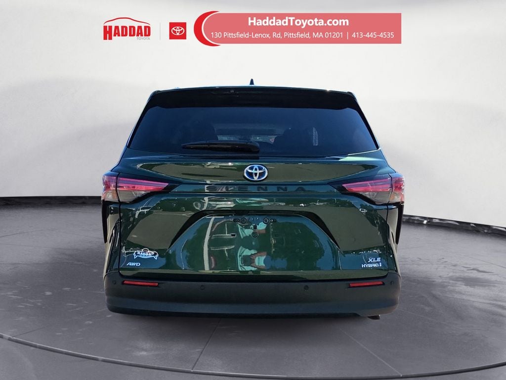 Used 2021 Toyota Sienna XLE Minivan/Van