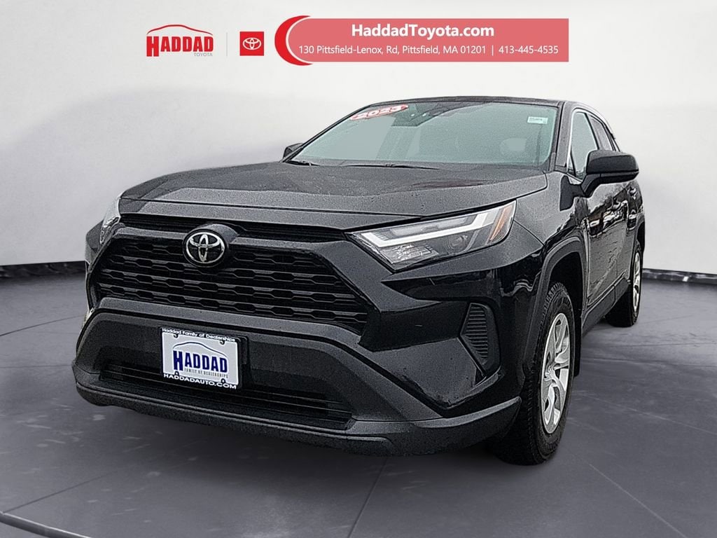 2023 Toyota RAV4 LE's photo