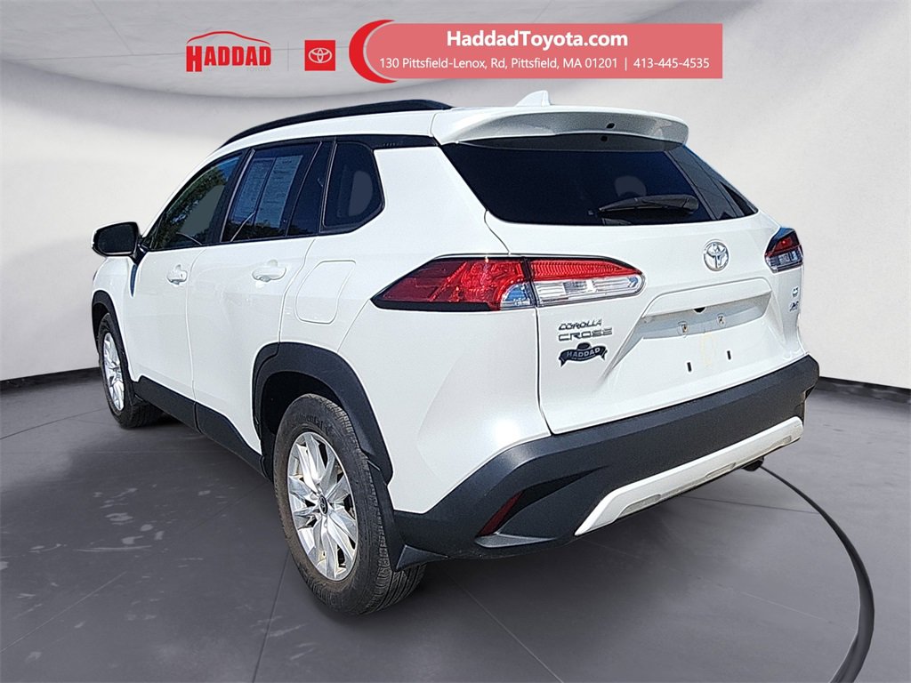 2022 Toyota Corolla Cross LE photo 3