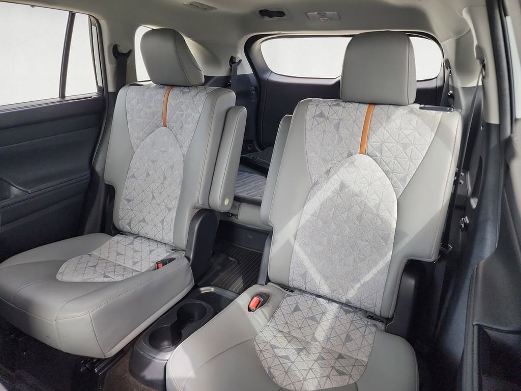 2023 Toyota Highlander Bronze Edition - Photo 14