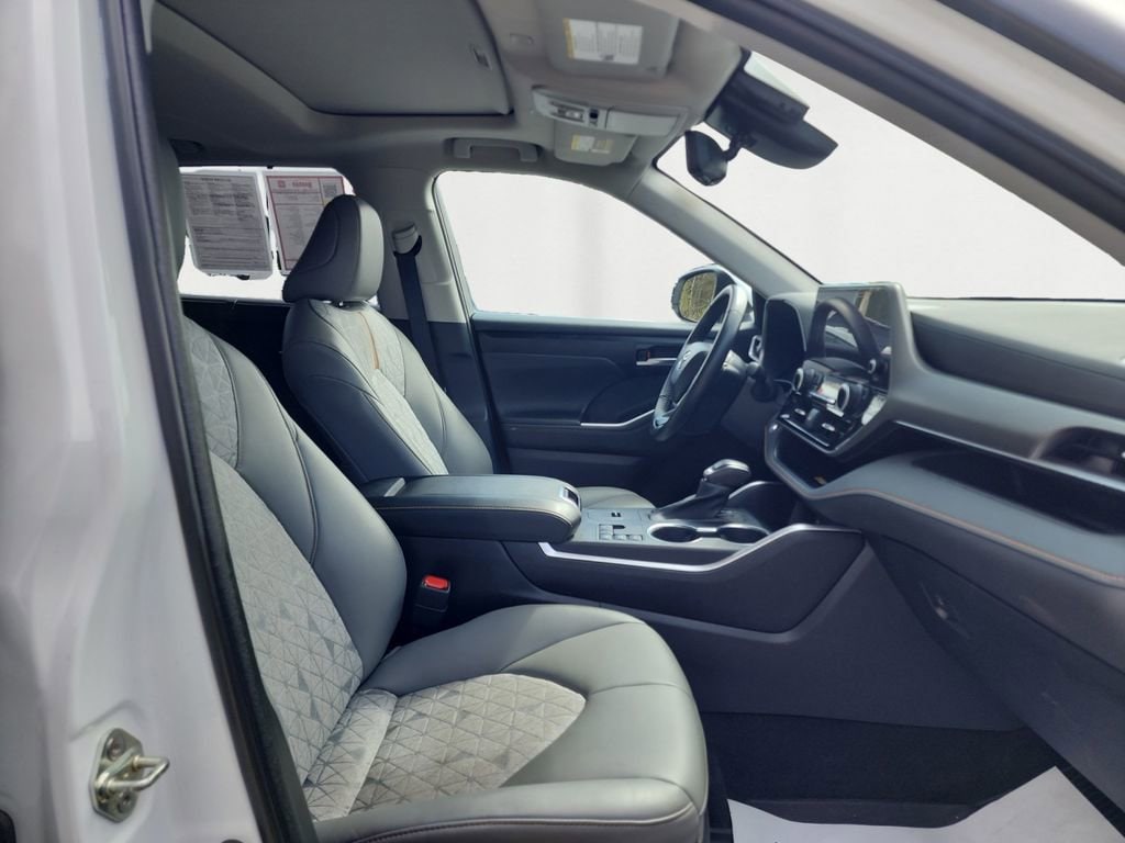 2023 Toyota Highlander Bronze Edition - Photo 16