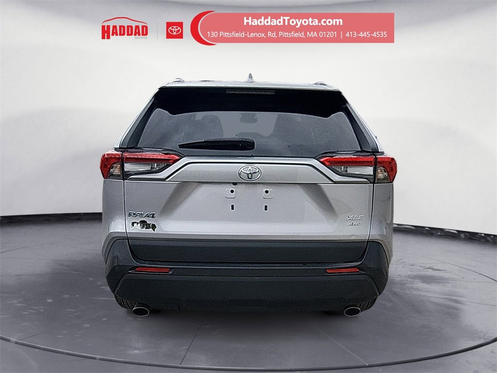 2023 Toyota RAV4 XLE photo 4