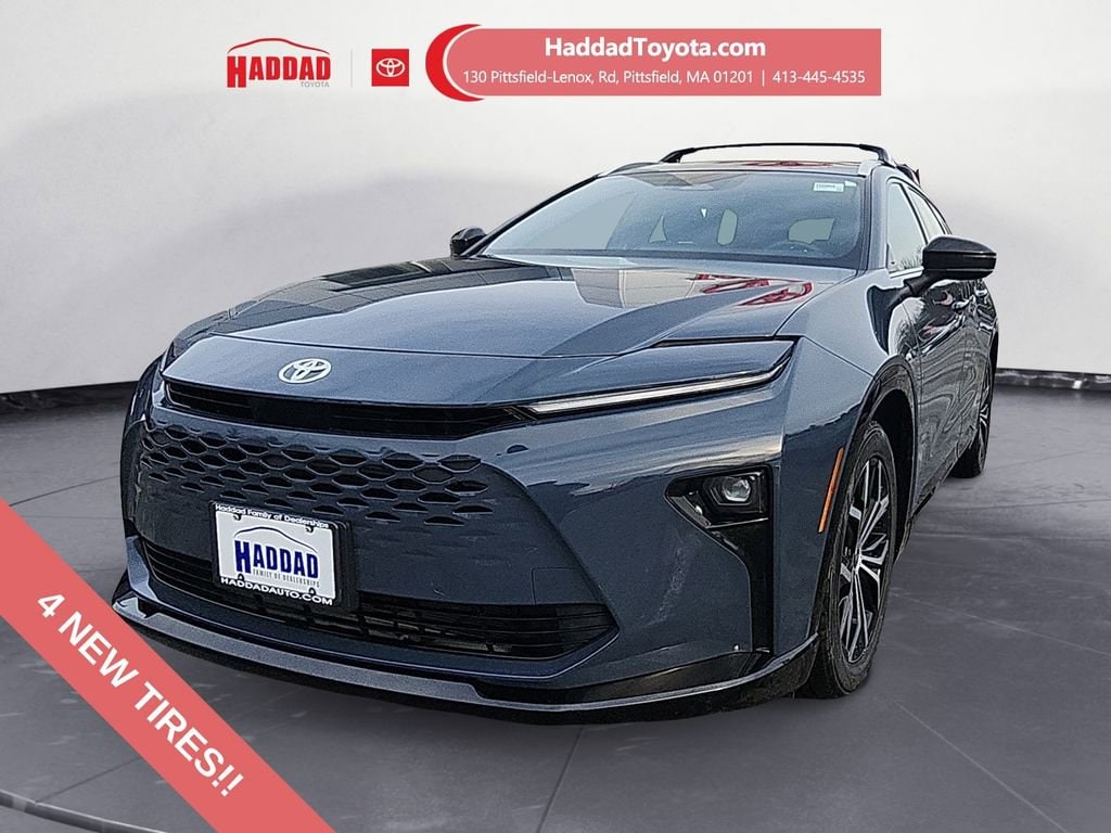 2025 Toyota Crown Signia XLE's photo