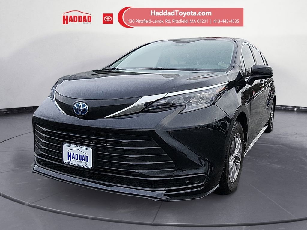 Used 2025 Toyota Sienna LE Passenger Van