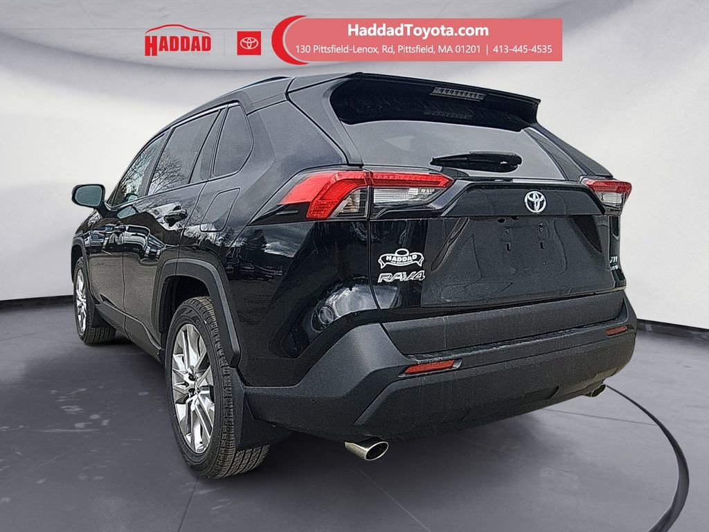 2019 Toyota RAV4 XLE Premium photo 3