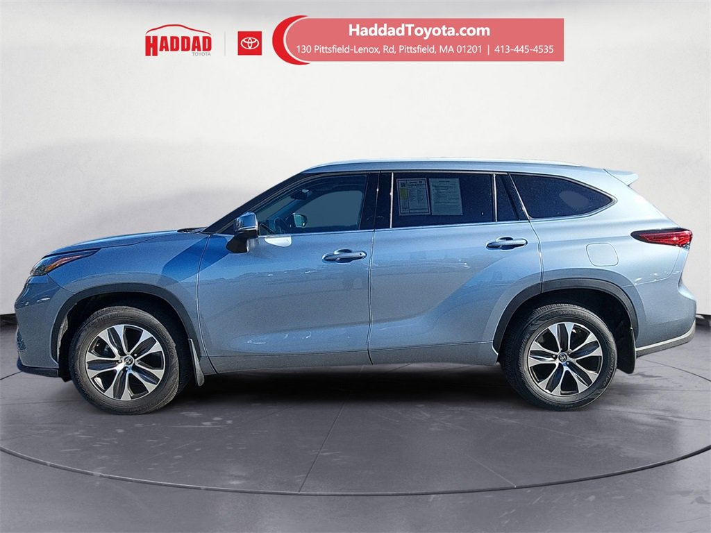2022 Toyota Highlander XLE photo 2