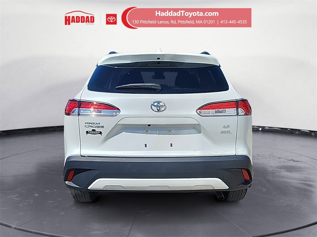 2022 Toyota Corolla Cross LE photo 4