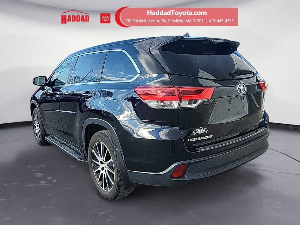 Used 2017 Toyota Highlander SE Sport Utility