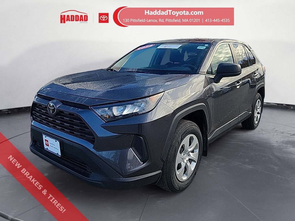 2022 Toyota RAV4 LE's photo