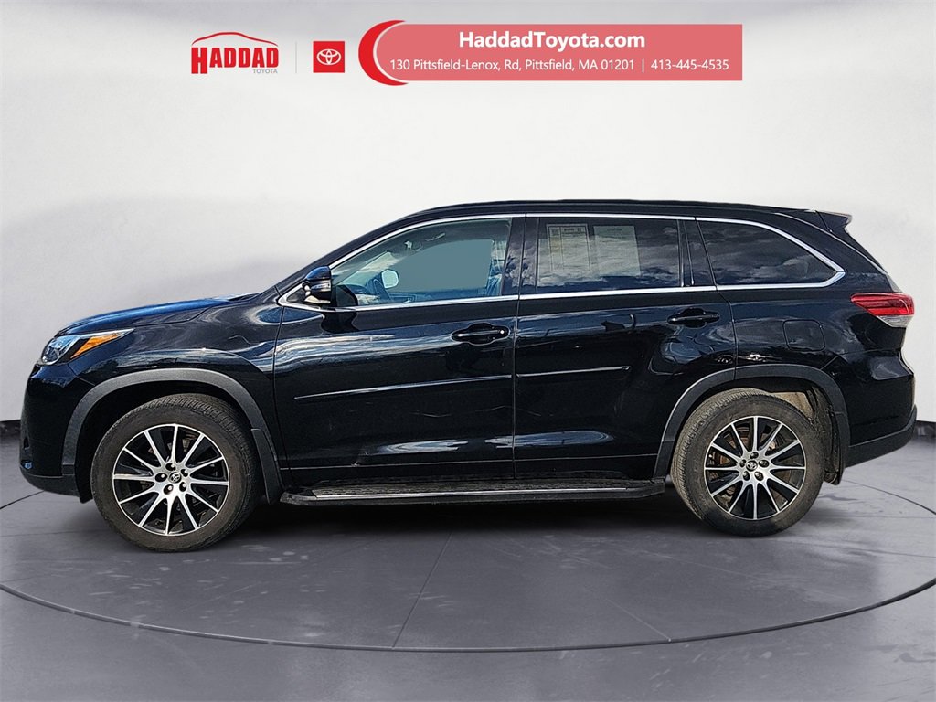 2017 Toyota Highlander SE photo 2