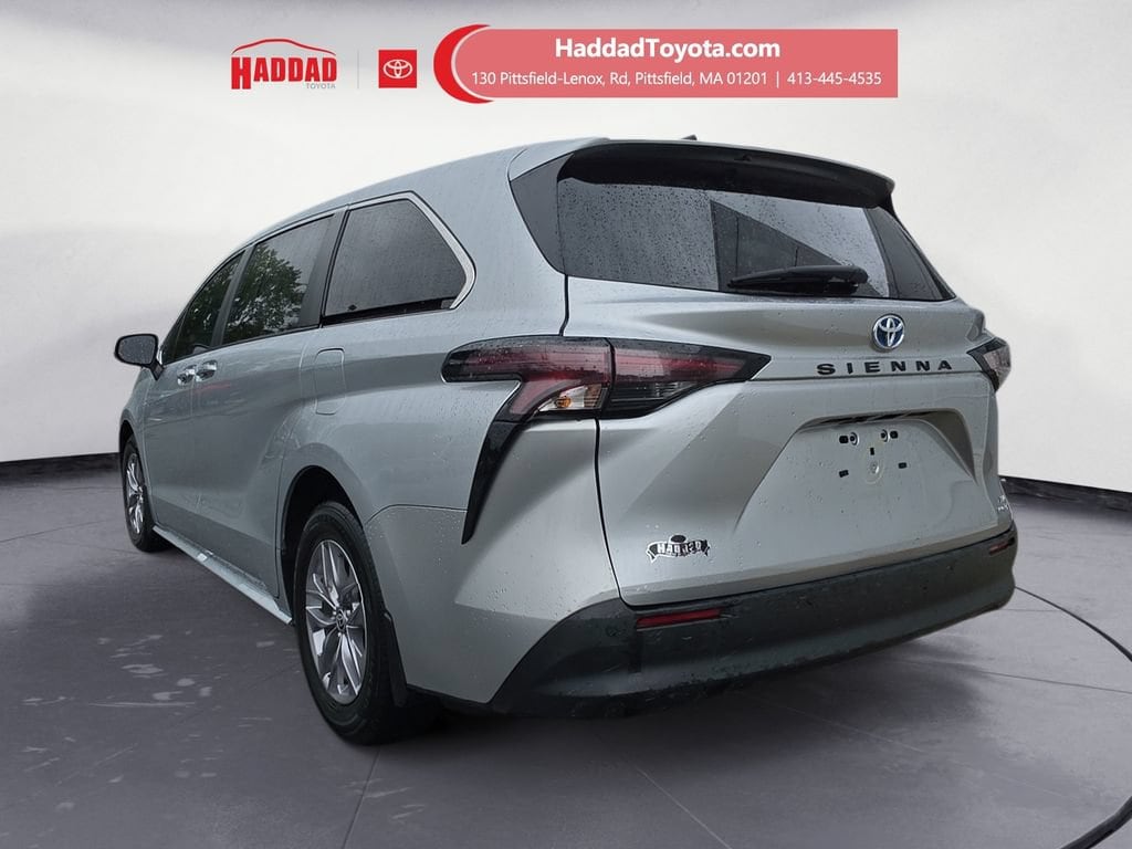 Used 2023 Toyota Sienna XLE Minivan/Van