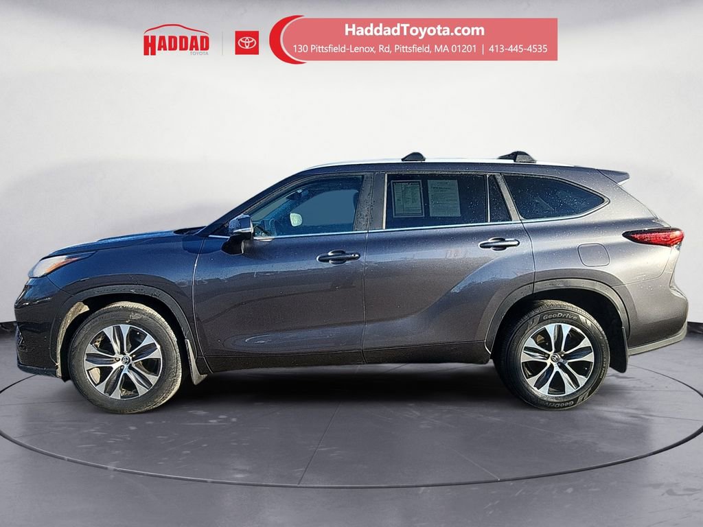 2023 Toyota Highlander XLE photo 2