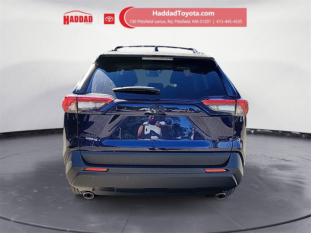 2025 Toyota RAV4 XLE photo 4