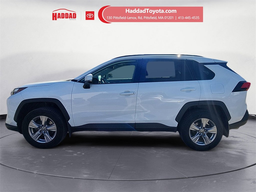 2022 Toyota RAV4 XLE photo 2