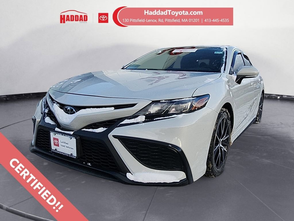 2024 Toyota Camry SE's photo