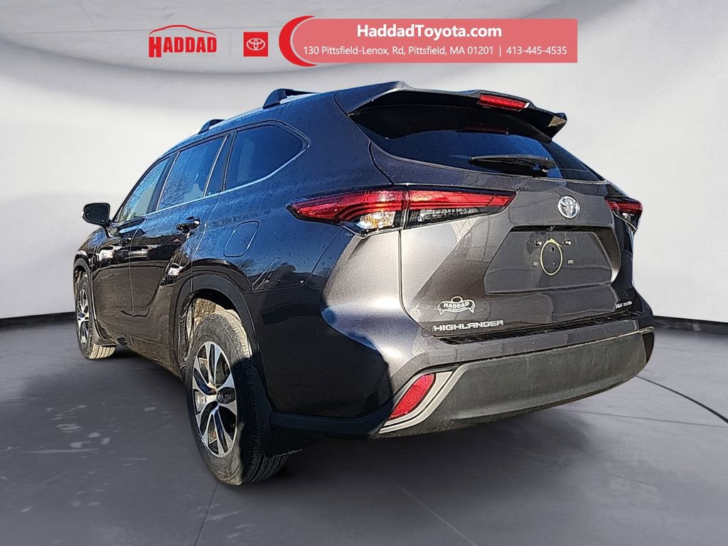 2023 Toyota Highlander XLE photo 3