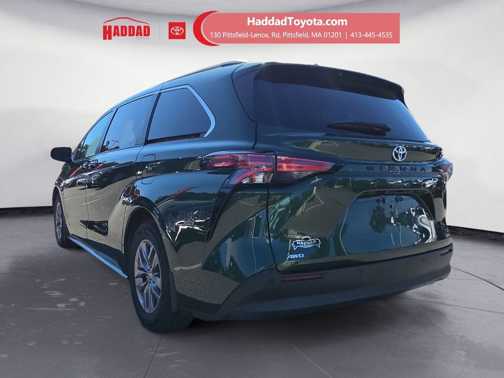 Used 2021 Toyota Sienna XLE Minivan/Van