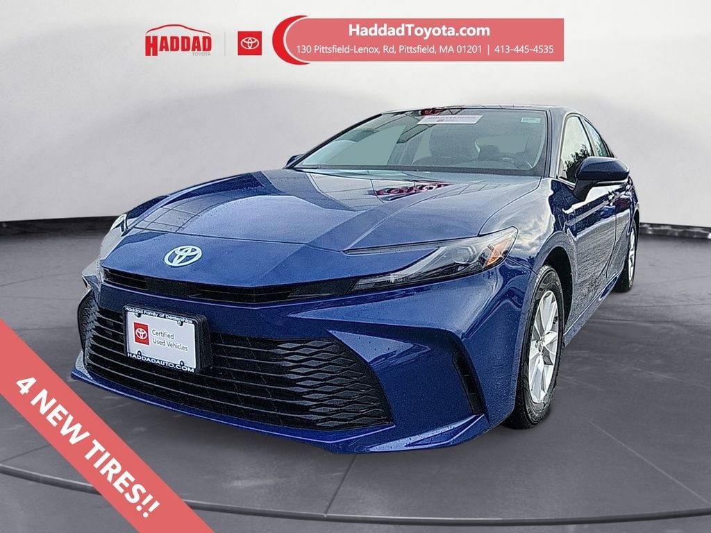 2025 Toyota Camry LE's photo
