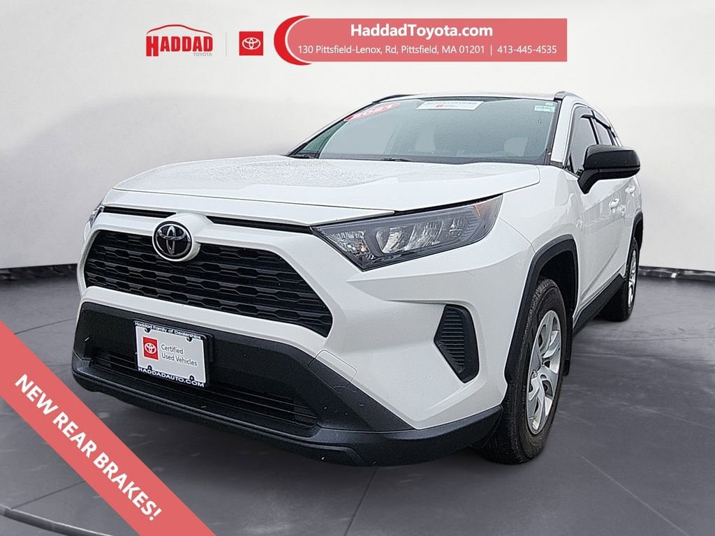 2021 Toyota RAV4 LE's photo