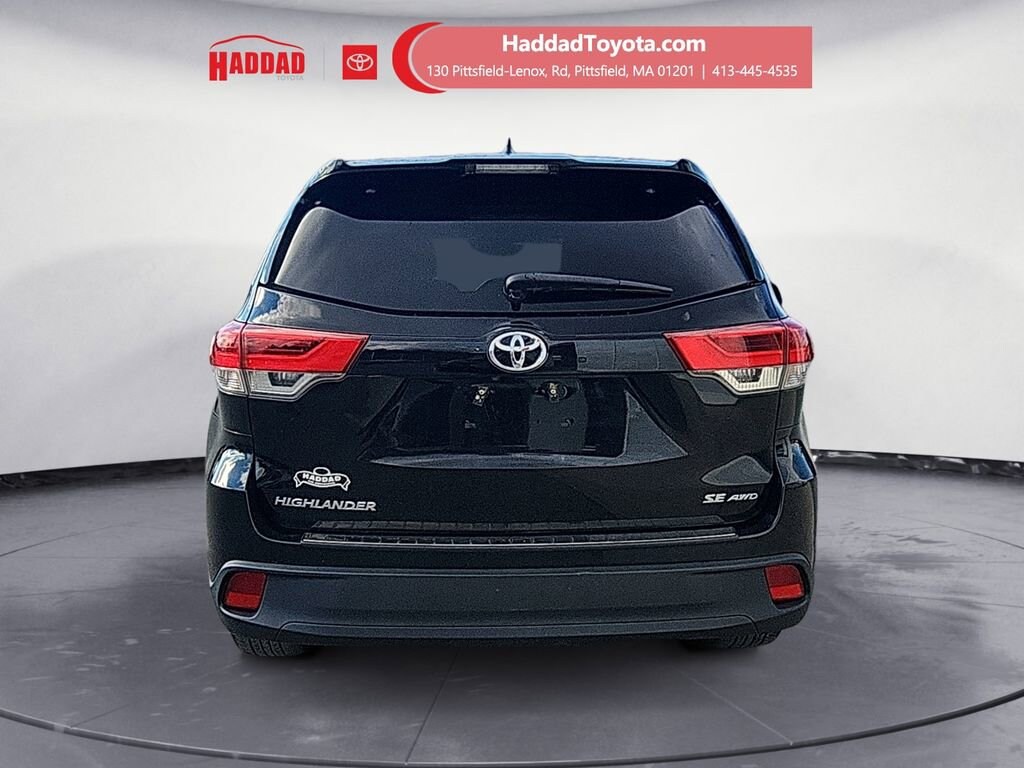 Used 2017 Toyota Highlander SE Sport Utility