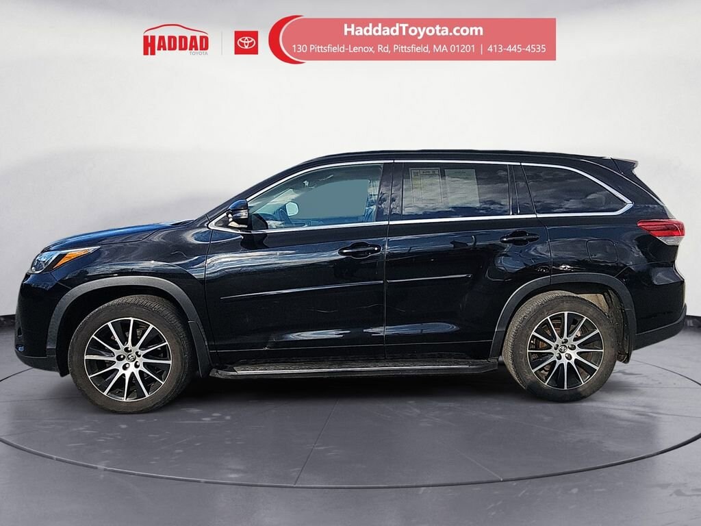 Used 2017 Toyota Highlander SE Sport Utility