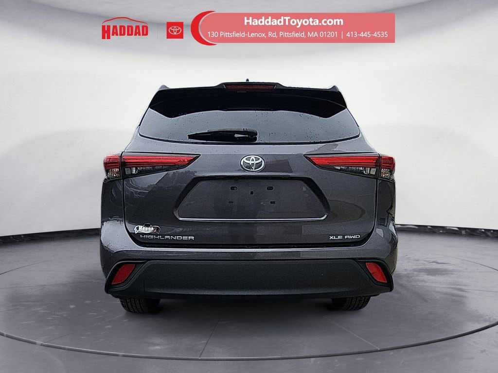 Used 2021 Toyota Highlander XLE Sport Utility
