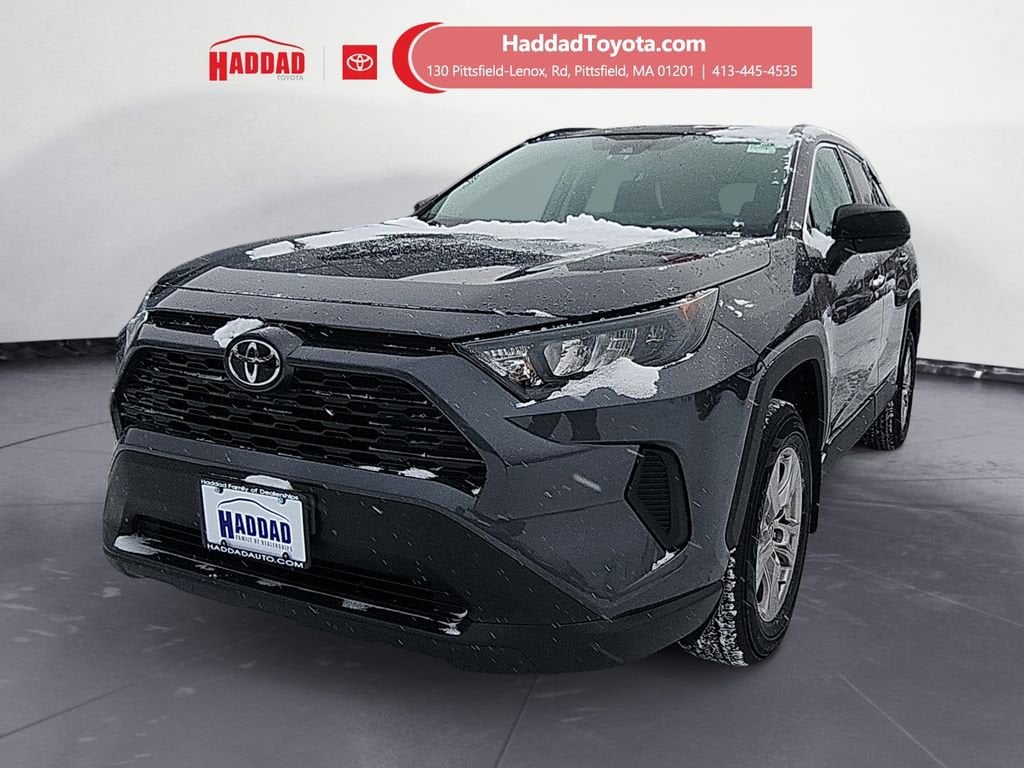 2021 Toyota RAV4 LE's photo