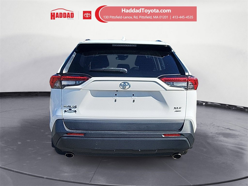 2022 Toyota RAV4 XLE photo 4