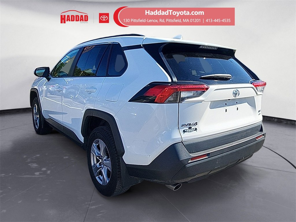 2022 Toyota RAV4 XLE photo 3