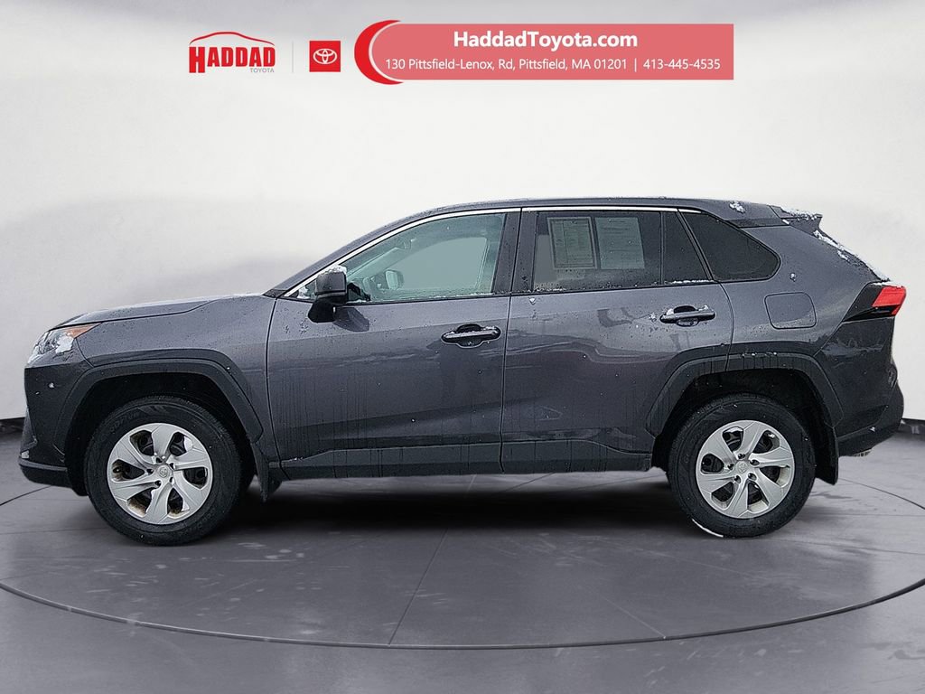 2022 Toyota RAV4 LE photo 2