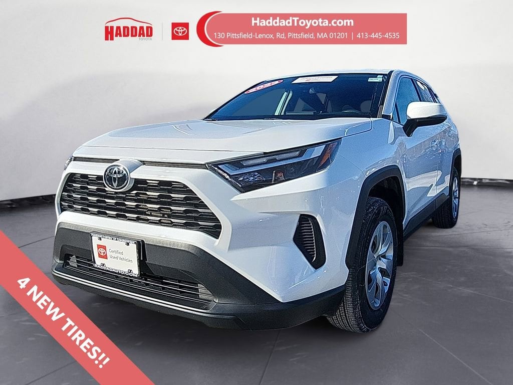 2023 Toyota RAV4 LE's photo