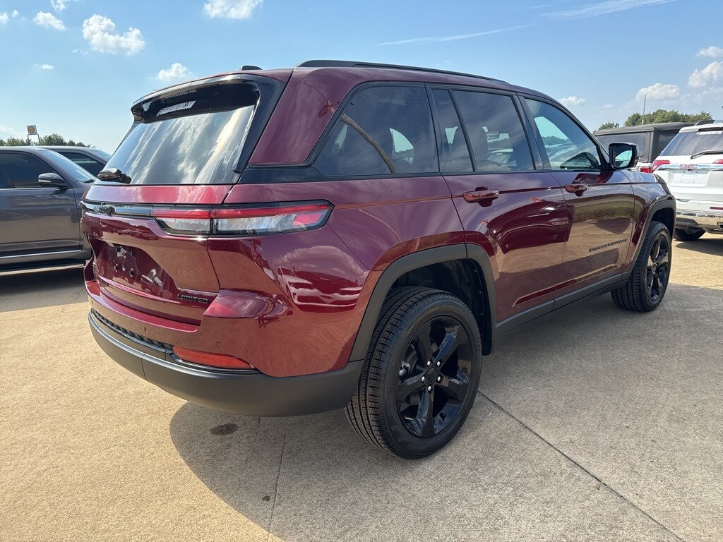 2025 Jeep Grand Cherokee Limited photo 3