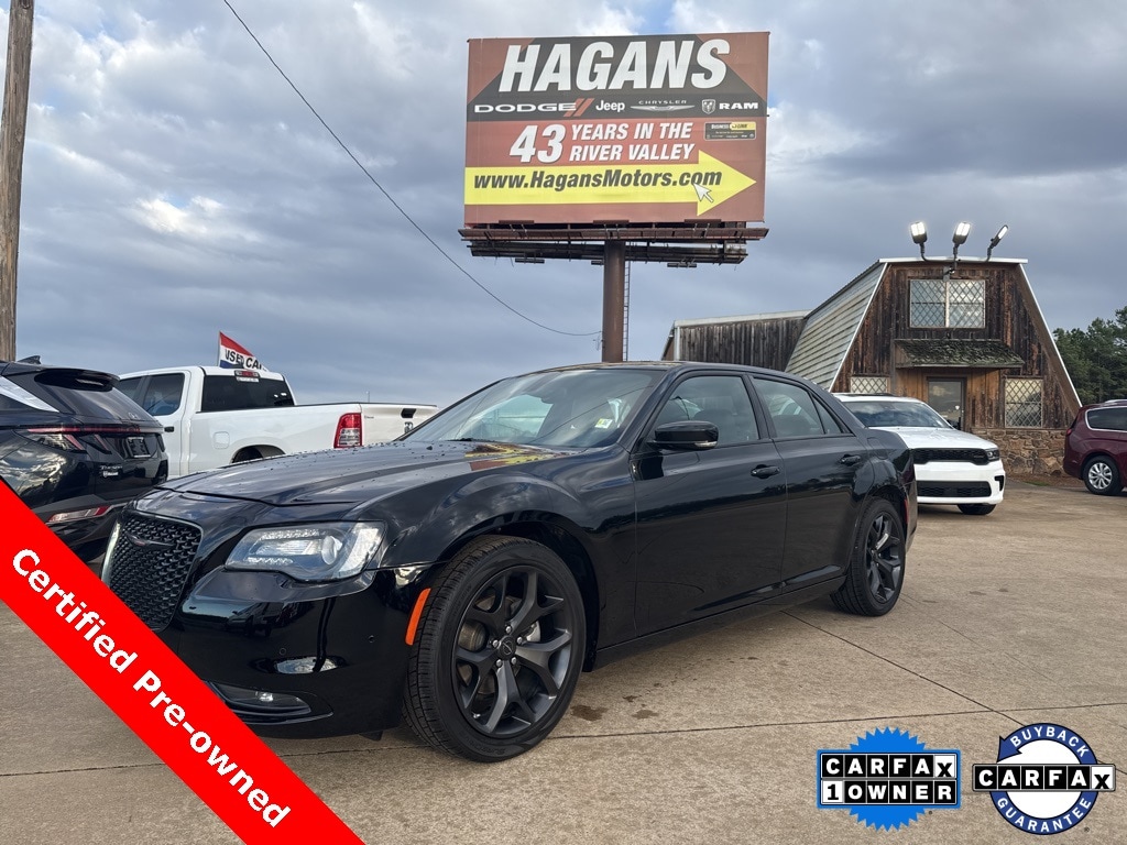 2023 Chrysler 300 S's photo