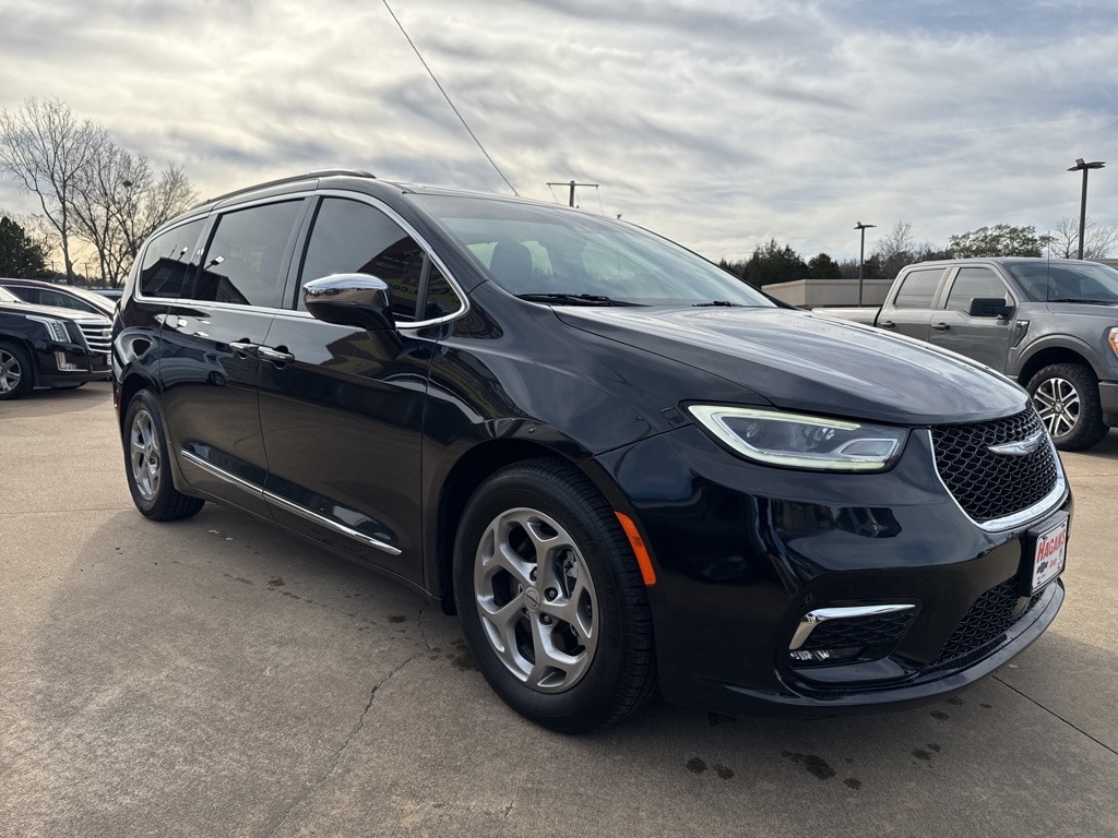 Used 2023 Chrysler Pacifica Limited Minivan/Van