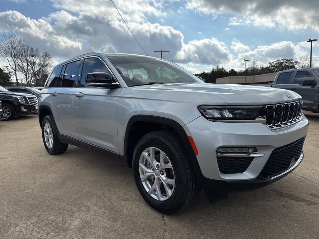 2023 Jeep Grand Cherokee Limited photo 3