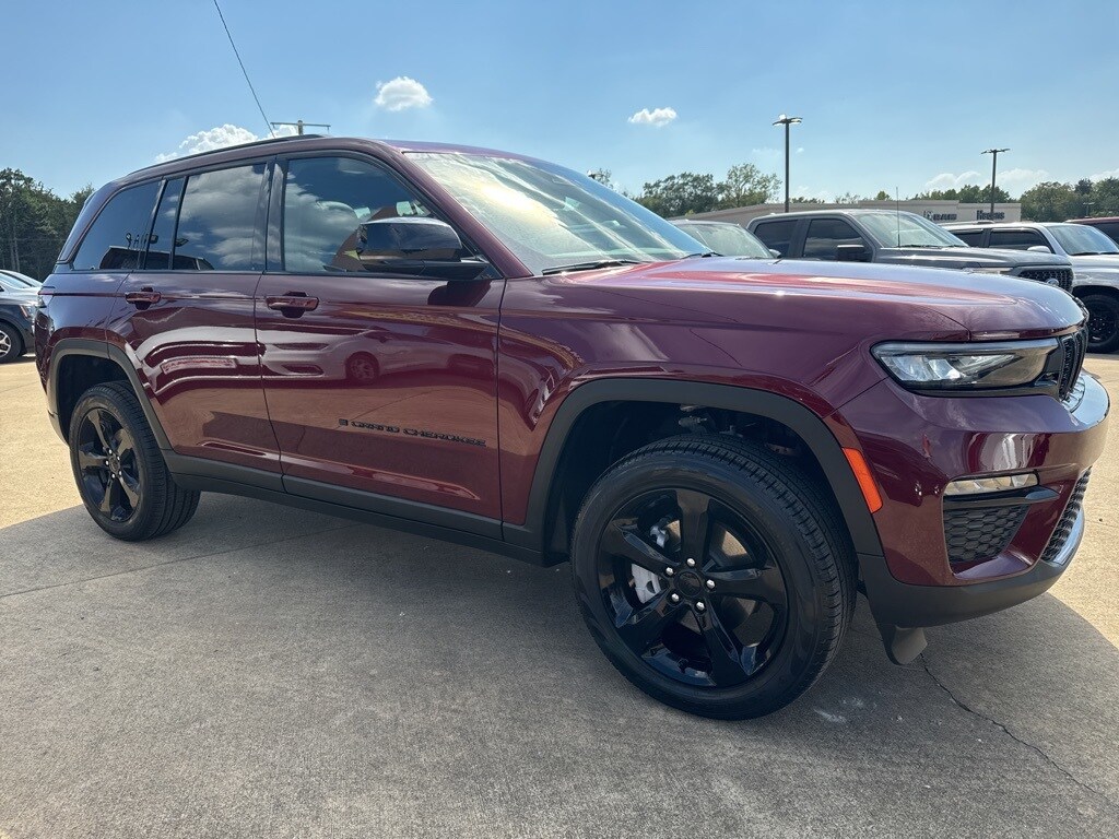 2025 Jeep Grand Cherokee Limited photo 2