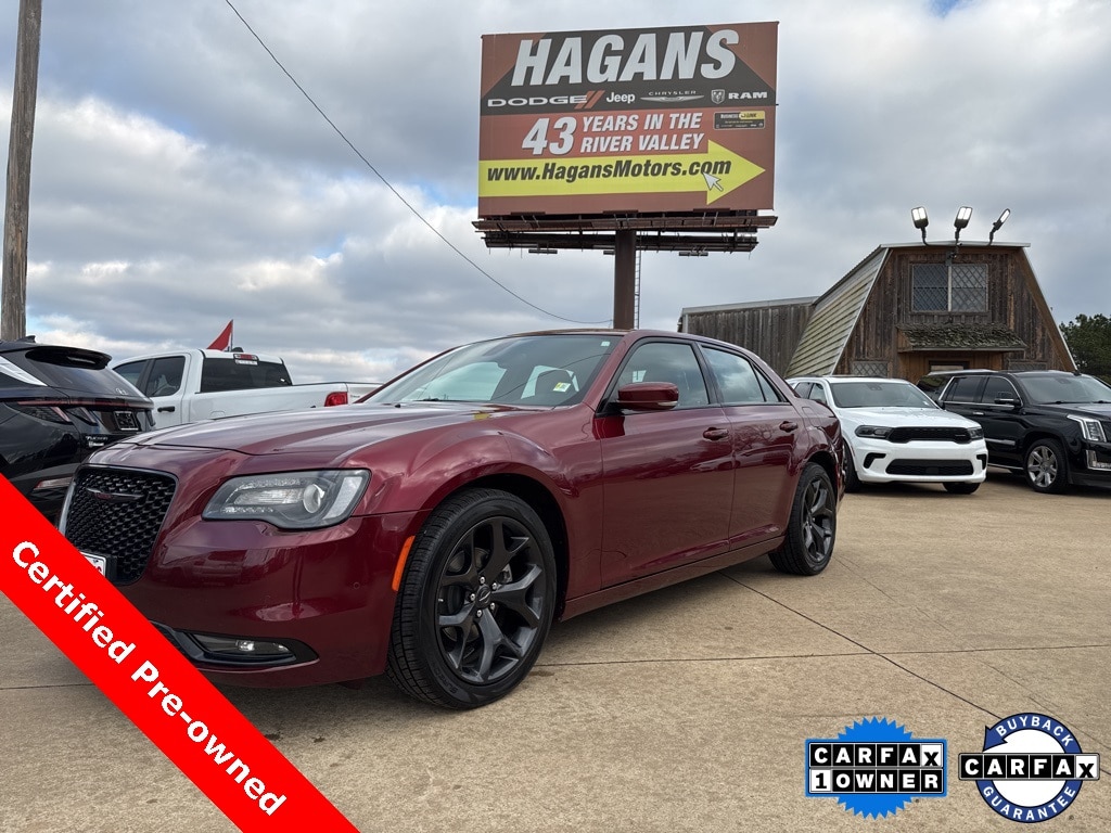 2023 Chrysler 300 S's photo