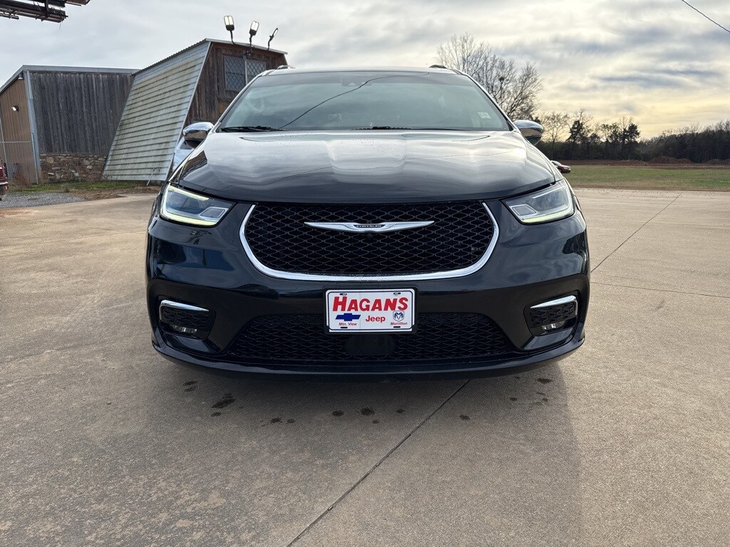 Used 2023 Chrysler Pacifica Limited Minivan/Van