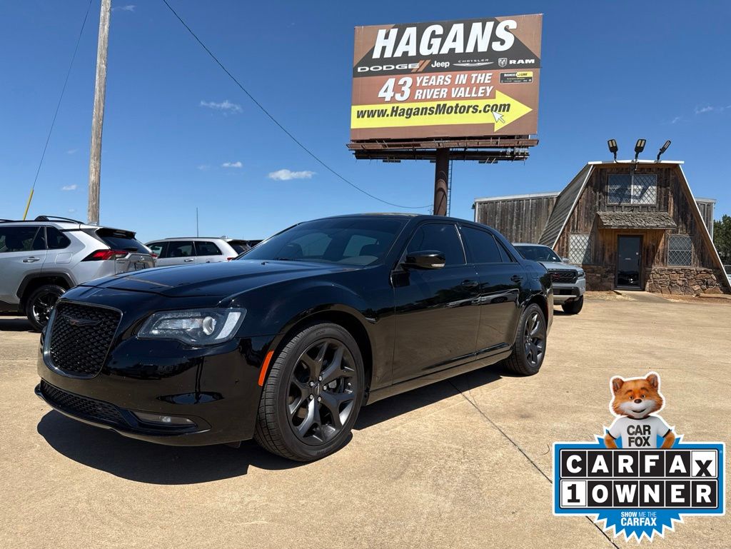 2023 Chrysler 300 S's photo
