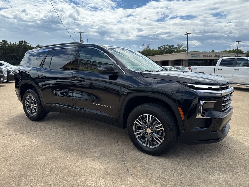Used 2025 Chevrolet Traverse LT SUV