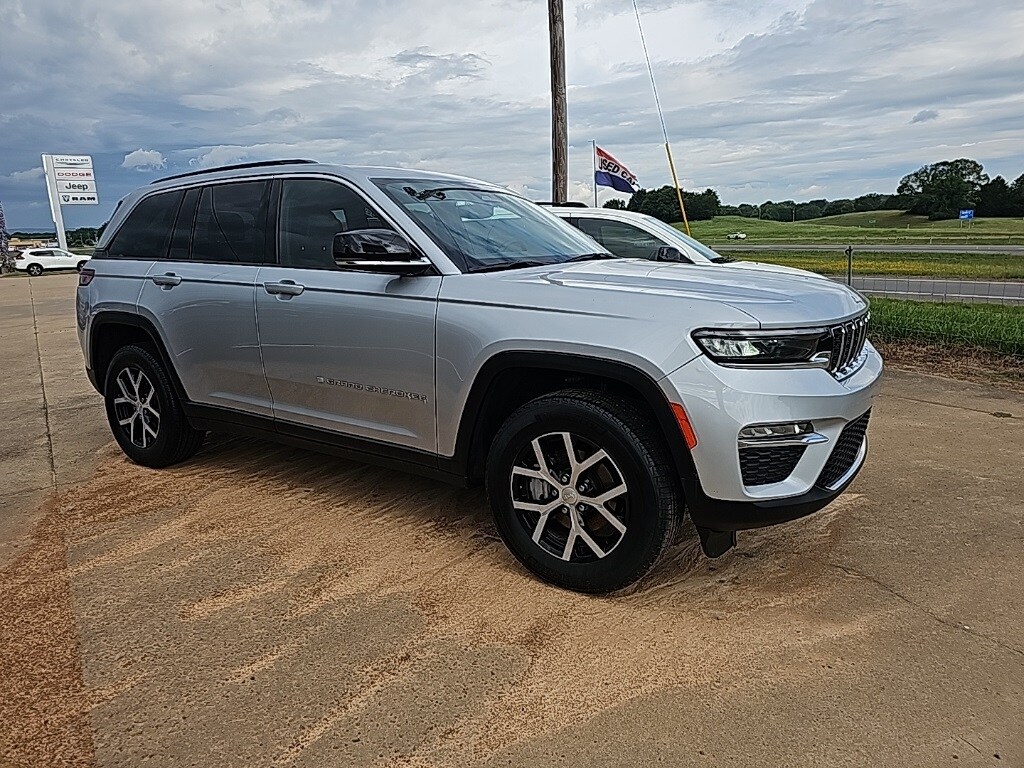 2024 Jeep Grand Cherokee Limited photo 3
