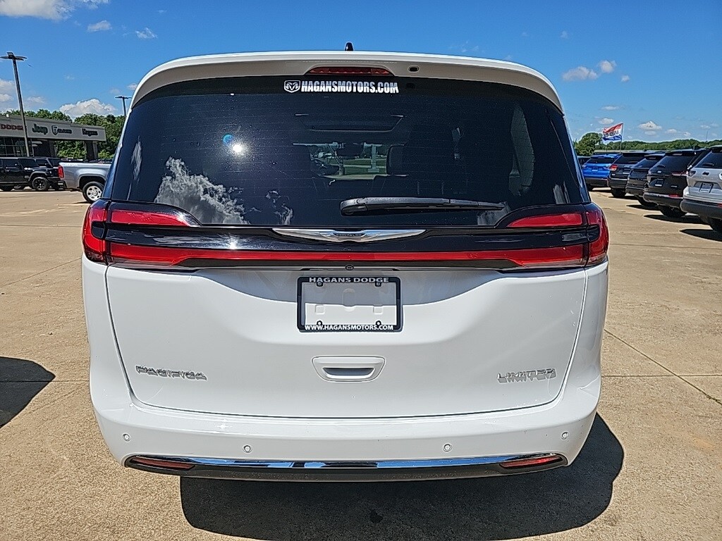 2023 Chrysler Pacifica Limited photo 4