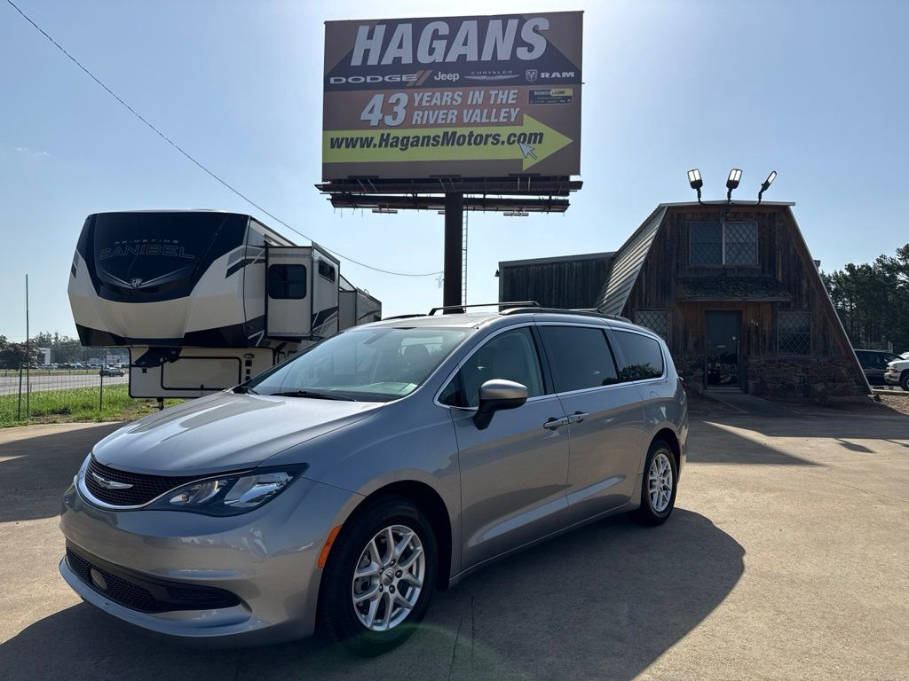2021 Chrysler Voyager LXI's photo