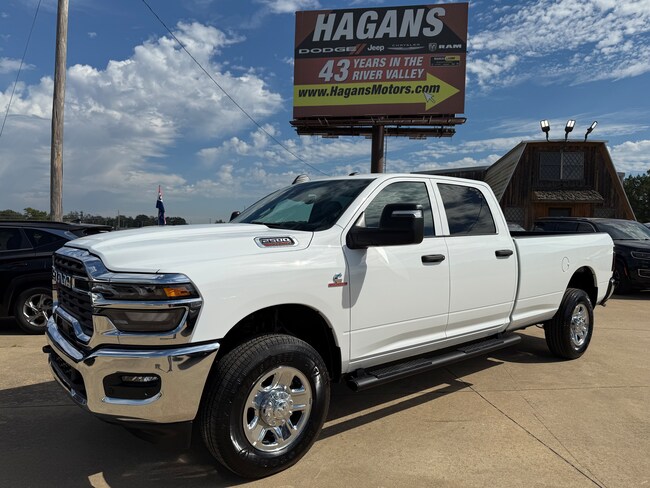 2026 Ram 2500 TRADESMAN CREW CAB 4X4 8' BOX Pickup