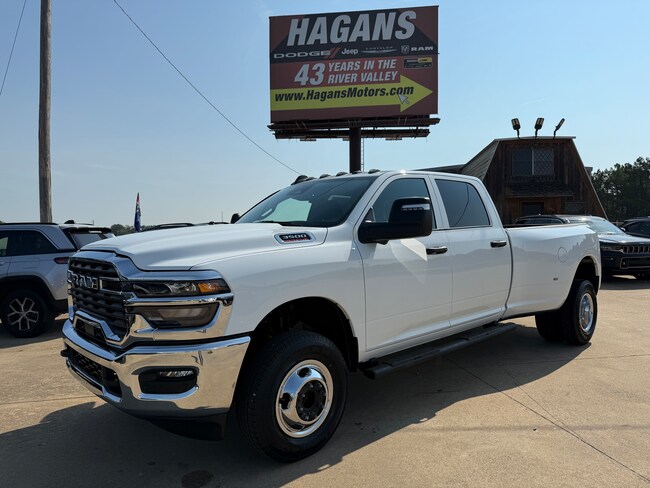 2026 Ram 3500 TRADESMAN CREW CAB 4X4 8' BOX Pickup