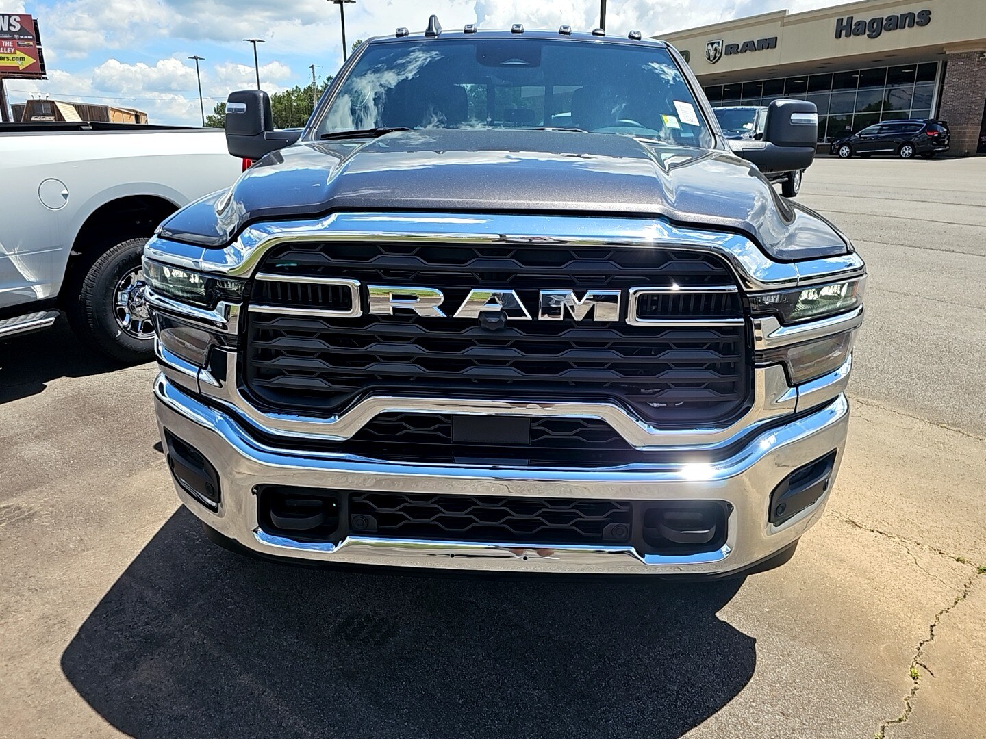 2025 Ram 2500 Tradesman photo 2